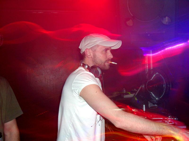 Tiefschwarz DJ w Fag