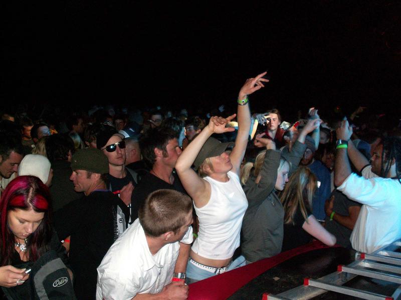 Crowd gets cranking