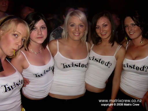 130-20080927_twisted_031