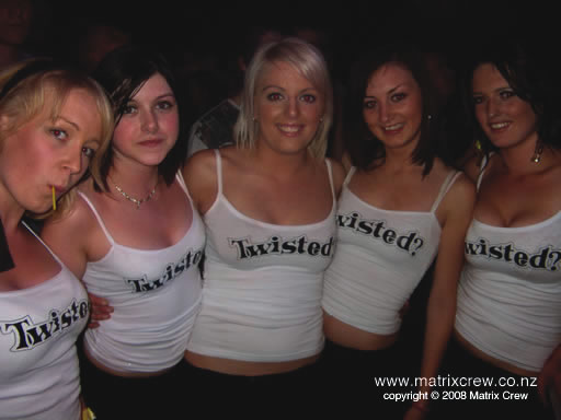 130-20080927_twisted_031