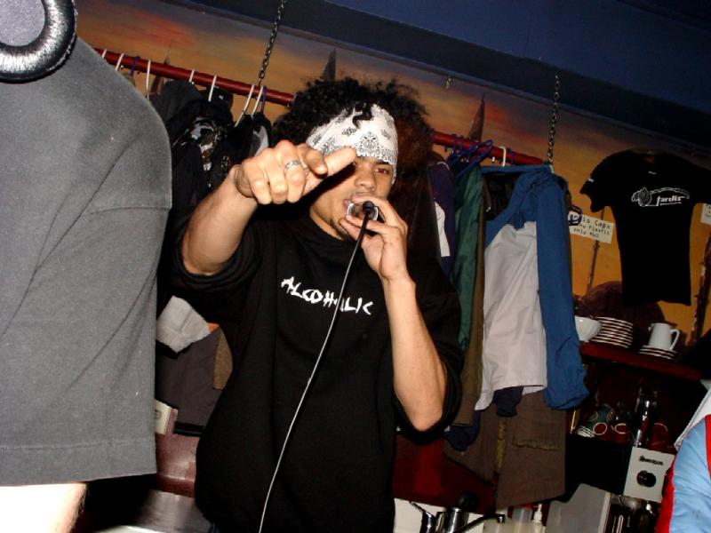 comin at the mic'